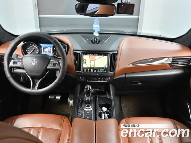 Maserati Levante 2017 thumb 11