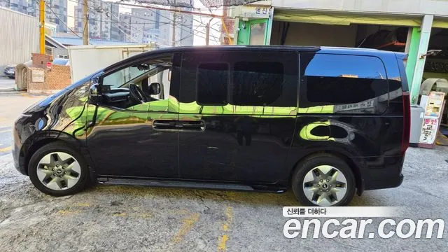Hyundai Staria 2023 thumb 2