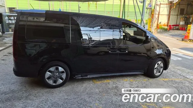 Hyundai Staria 2023 thumb 3