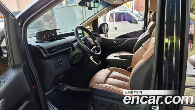 Hyundai Staria 2023 thumb 5