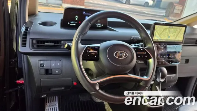 Hyundai Staria 2023 thumb 6