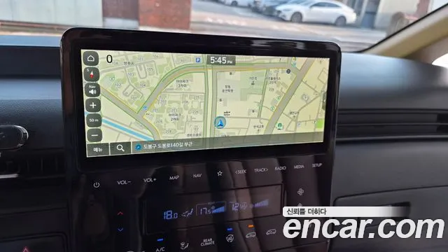 Hyundai Staria 2023 thumb 9