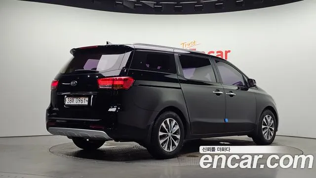 Kia Carnival 2016 thumb 2