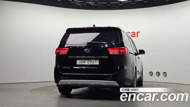 Kia Carnival 2016 thumb 4
