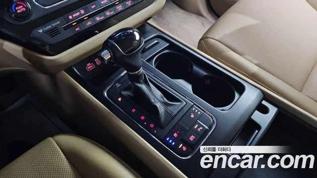 Kia Carnival 2016 thumb 9
