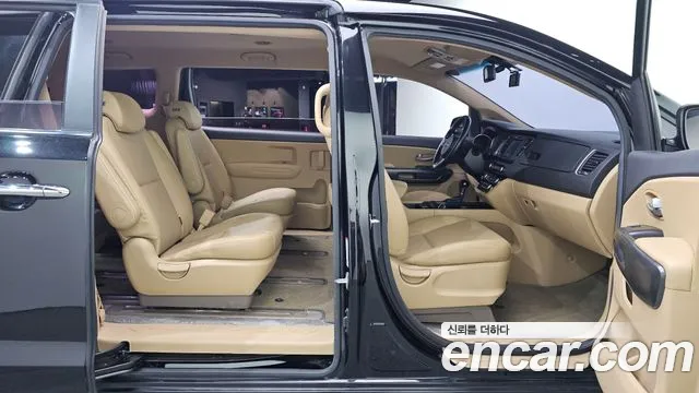Kia Carnival 2016 thumb 12