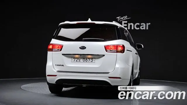 Kia Carnival 2017 thumb 3