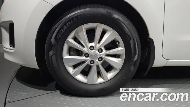Kia Carnival 2017 thumb 4
