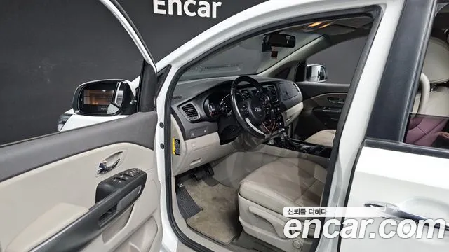 Kia Carnival 2017 thumb 9