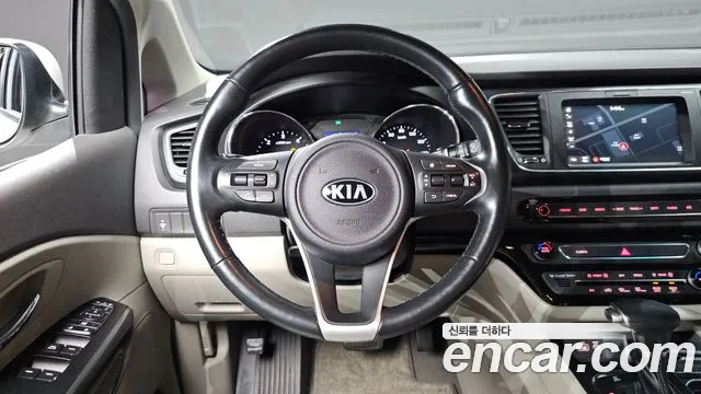 Kia Carnival 2017 thumb 12