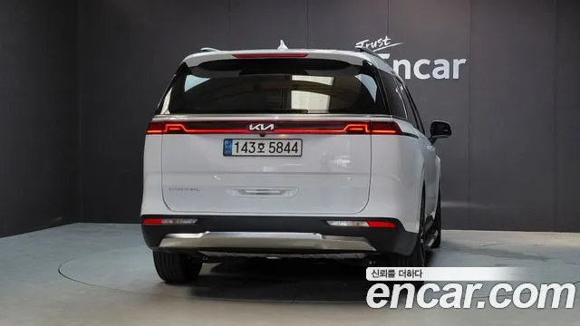 Kia Carnival 2021 thumb 4