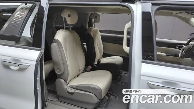 Kia Carnival 2021 thumb 11