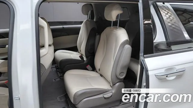 Kia Carnival 2021 thumb 12