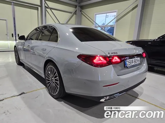 Mercedes-Benz E-Класс 2025 thumb 2