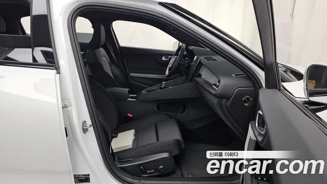 Polestar 2 2022 thumb 11