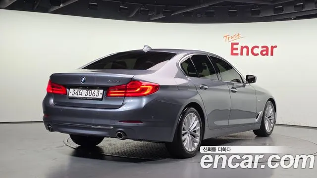 BMW 5 серии 2017 thumb 2