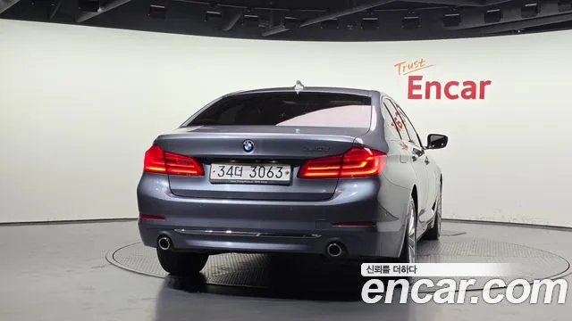 BMW 5 серии 2017 thumb 4