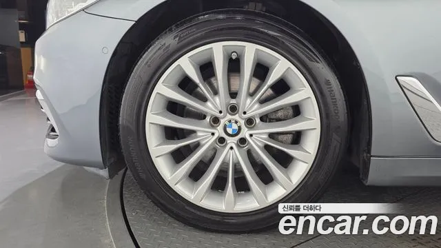 BMW 5 серии 2017 thumb 5