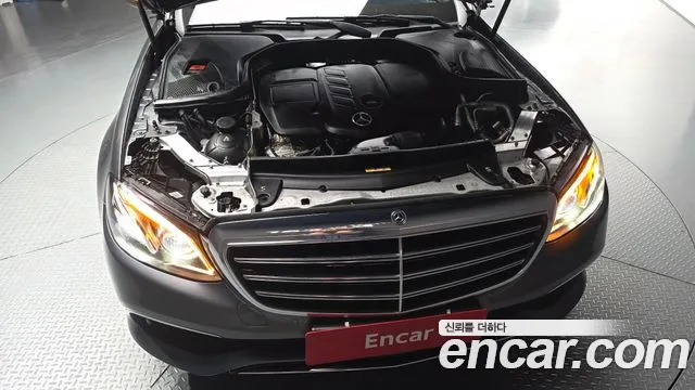 Mercedes-Benz E-Class 2020 thumb 5