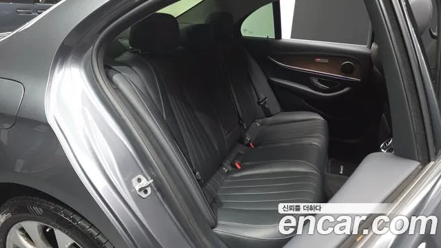 Mercedes-Benz E-Class 2020 thumb 10