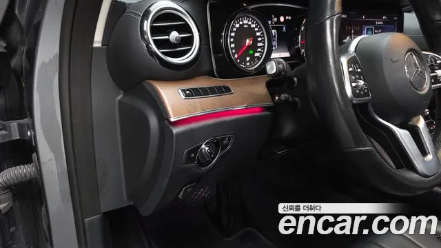 Mercedes-Benz E-Class 2020 thumb 12