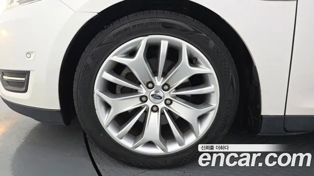 Ford Taurus 2017 thumb 5