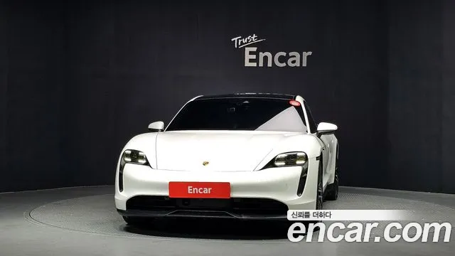 Porsche Taycan 2023 thumb 3