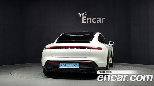 Porsche Taycan 2023 thumb 4