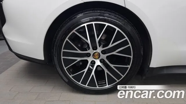 Porsche Taycan 2023 thumb 5