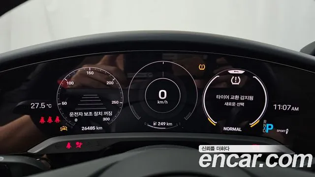 Porsche Taycan 2023 thumb 8