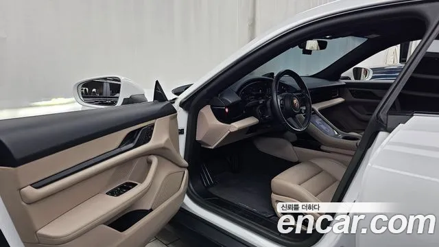 Porsche Taycan 2023 thumb 10