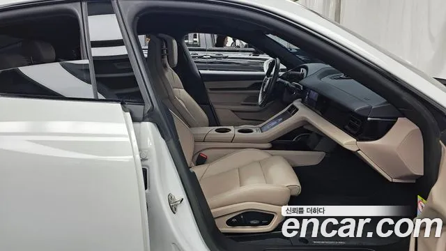Porsche Taycan 2023 thumb 11