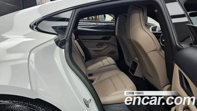 Porsche Taycan 2023 thumb 12