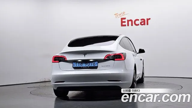 Tesla Model 3 2021 thumb 3