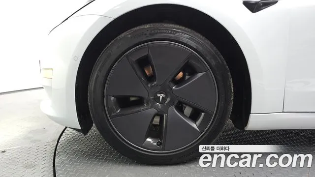 Tesla Model 3 2021 thumb 4