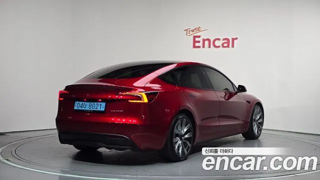 Tesla Model 3 2024 thumb 2