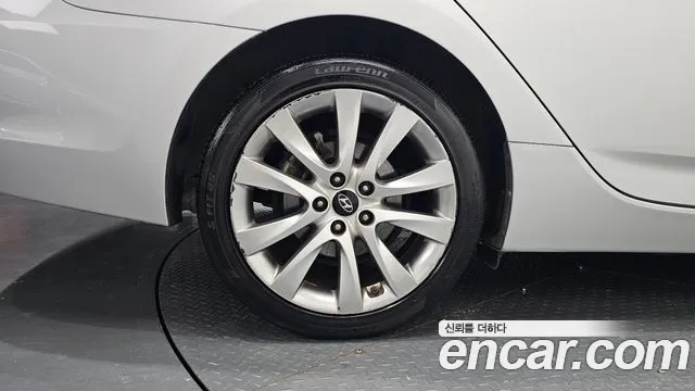Hyundai i40 2013 thumb 5