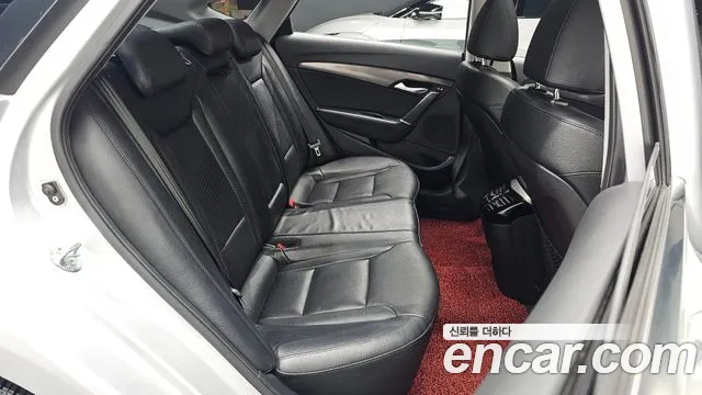 Hyundai i40 2013 thumb 11