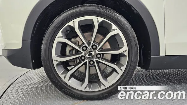 KG_Mobility_Ssangyong TIBOLI 2017 thumb 5