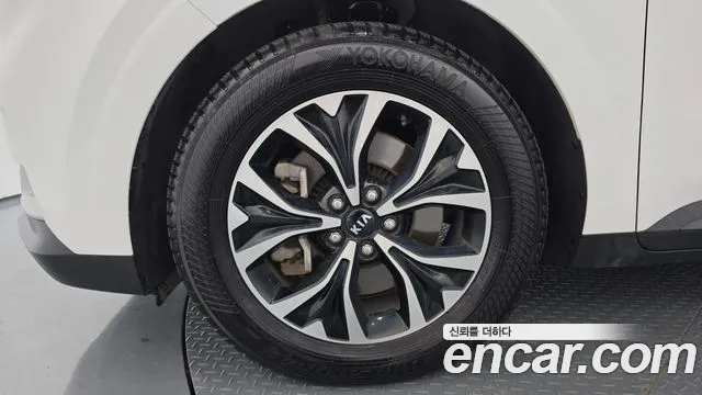 Kia Carnival 2021 thumb 5
