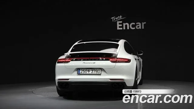Porsche Panamera 2017 thumb 4