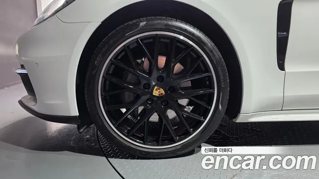 Porsche Panamera 2017 thumb 5