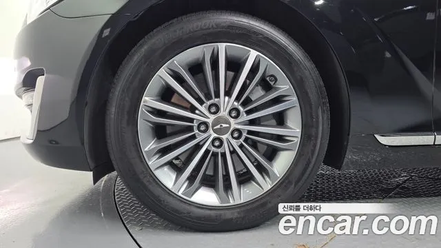 Genesis G90 2016 thumb 5