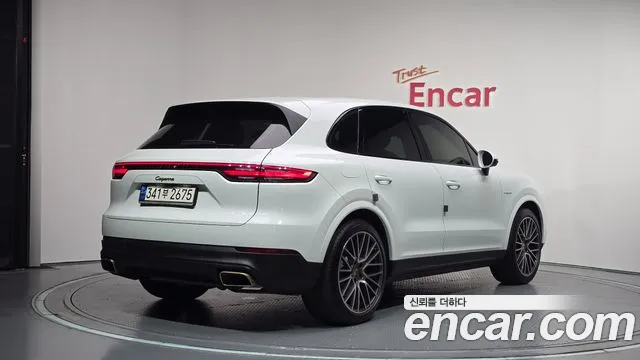 Porsche Cayenne 2021 thumb 2