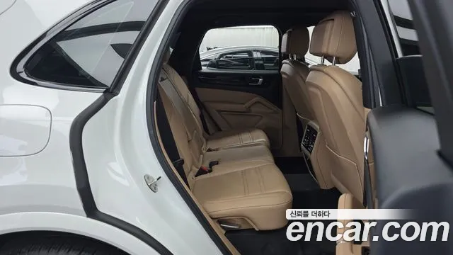 Porsche Cayenne 2021 thumb 11