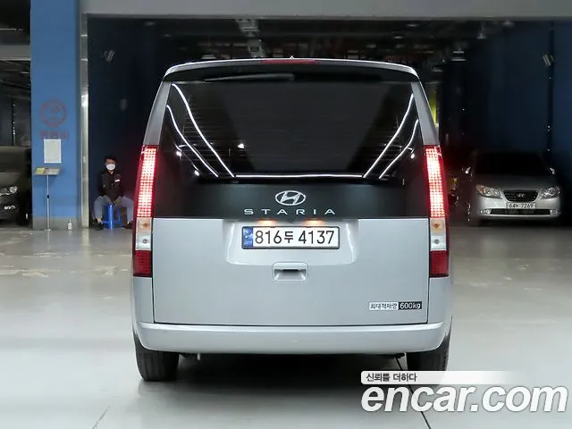 Hyundai Staria 2023 thumb 3