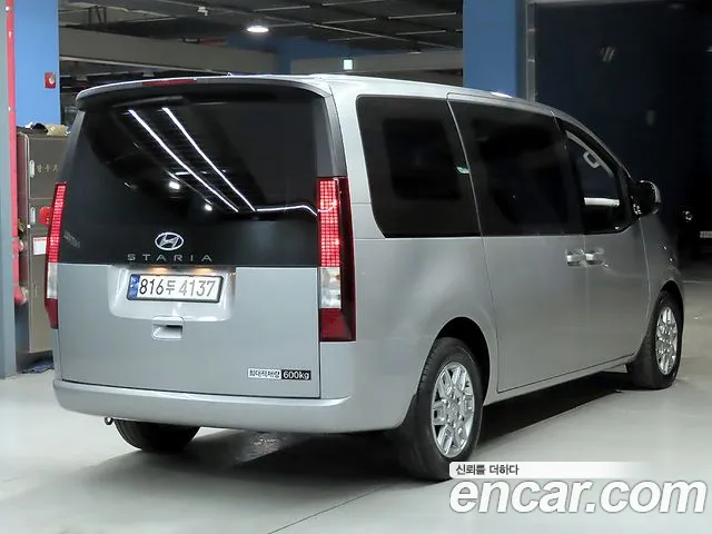 Hyundai Staria 2023 thumb 4