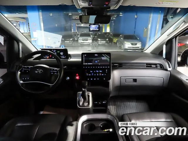 Hyundai Staria 2023 thumb 5