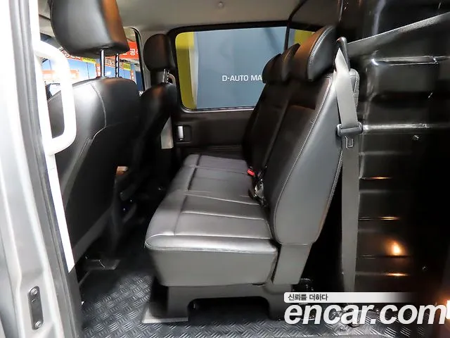 Hyundai Staria 2023 thumb 6