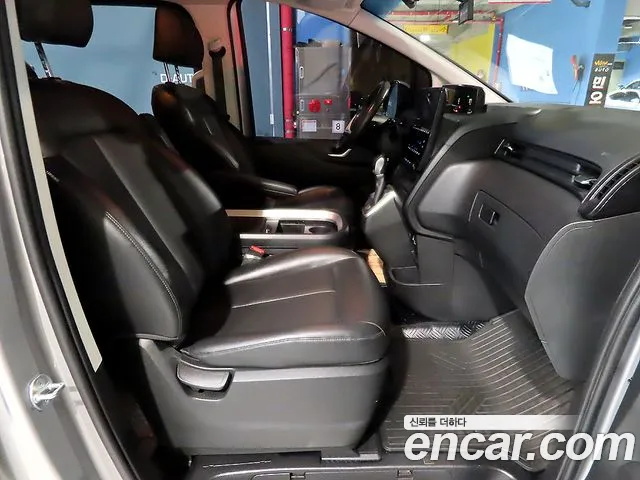 Hyundai Staria 2023 thumb 8